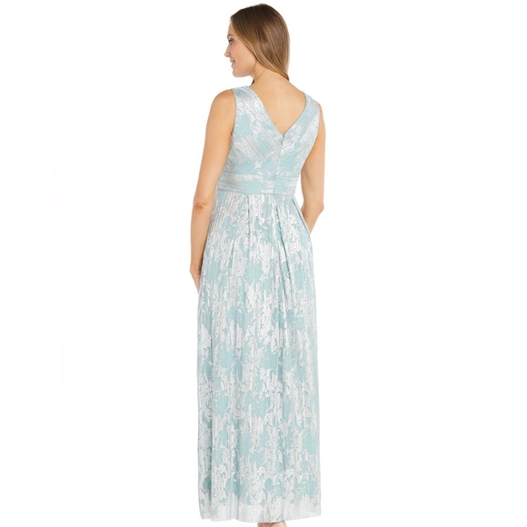 Plus Dress 🩵 - Picture 6 of 12